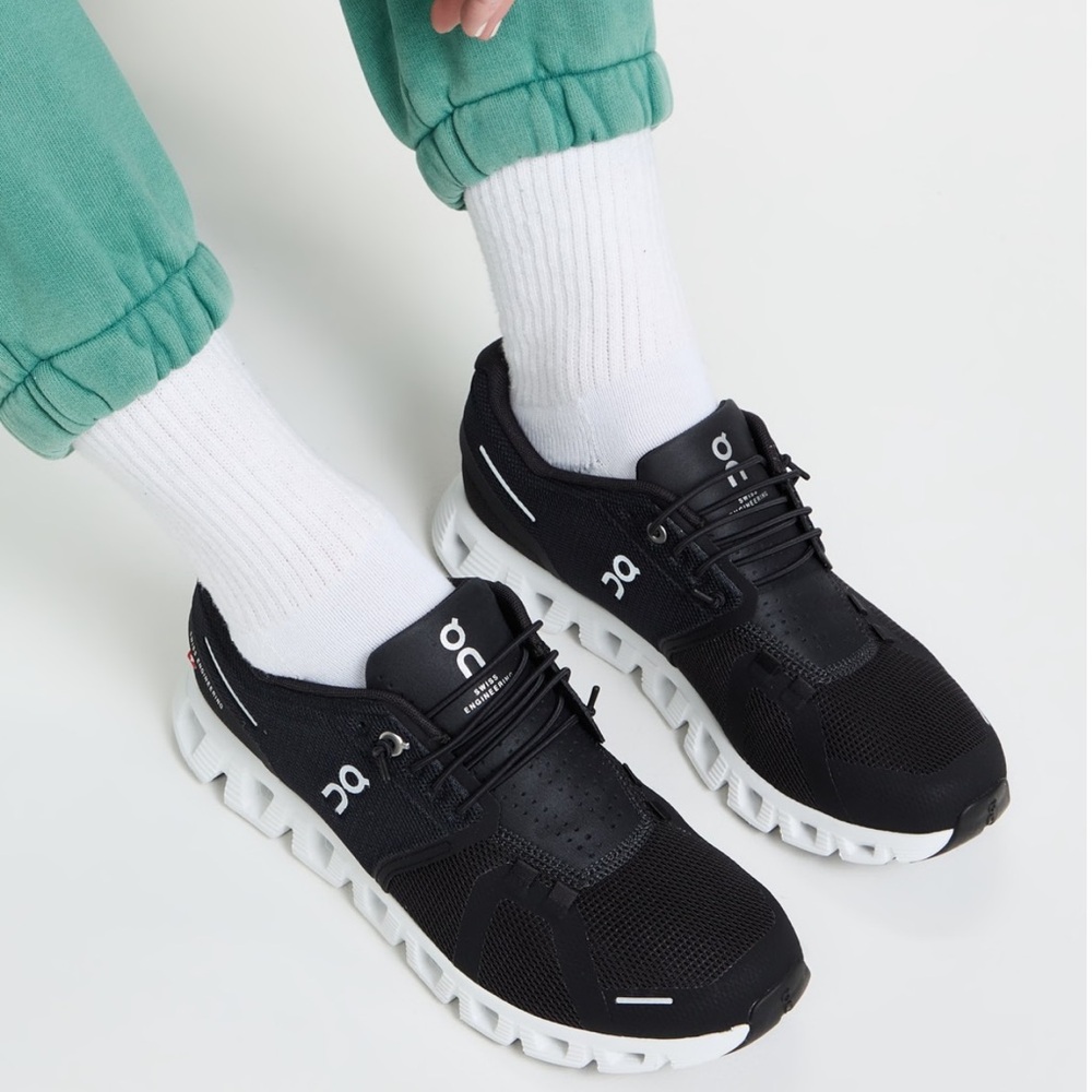 On Running Cloud 5 Sneakers